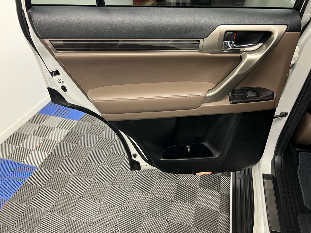 2020 Lexus GX 460 Premium photo 9