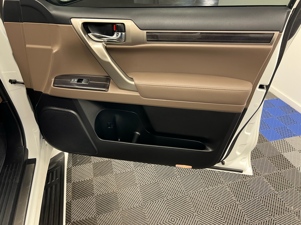 2020 Lexus GX 460 Premium photo 14