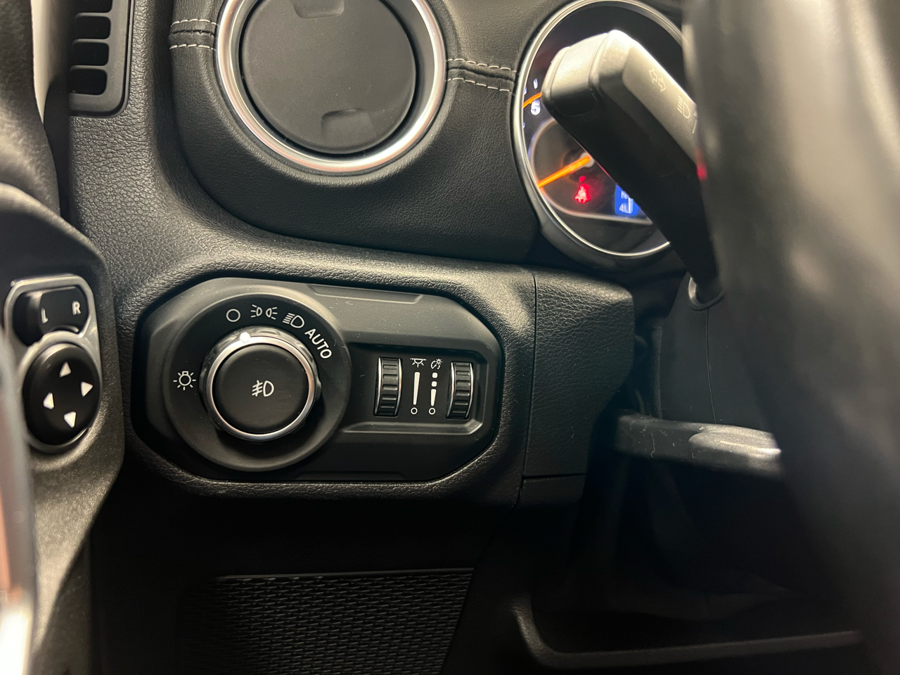 2021 Jeep Wrangler Unlimited Sahara photo 22
