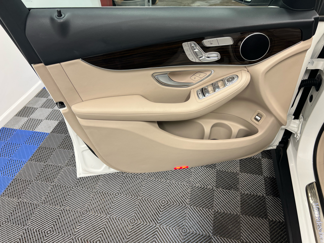 Mercedes-Benz GLC GLC 300 SUV 2021 Mercedes-Benz GLC GLC 300 SUV 2021