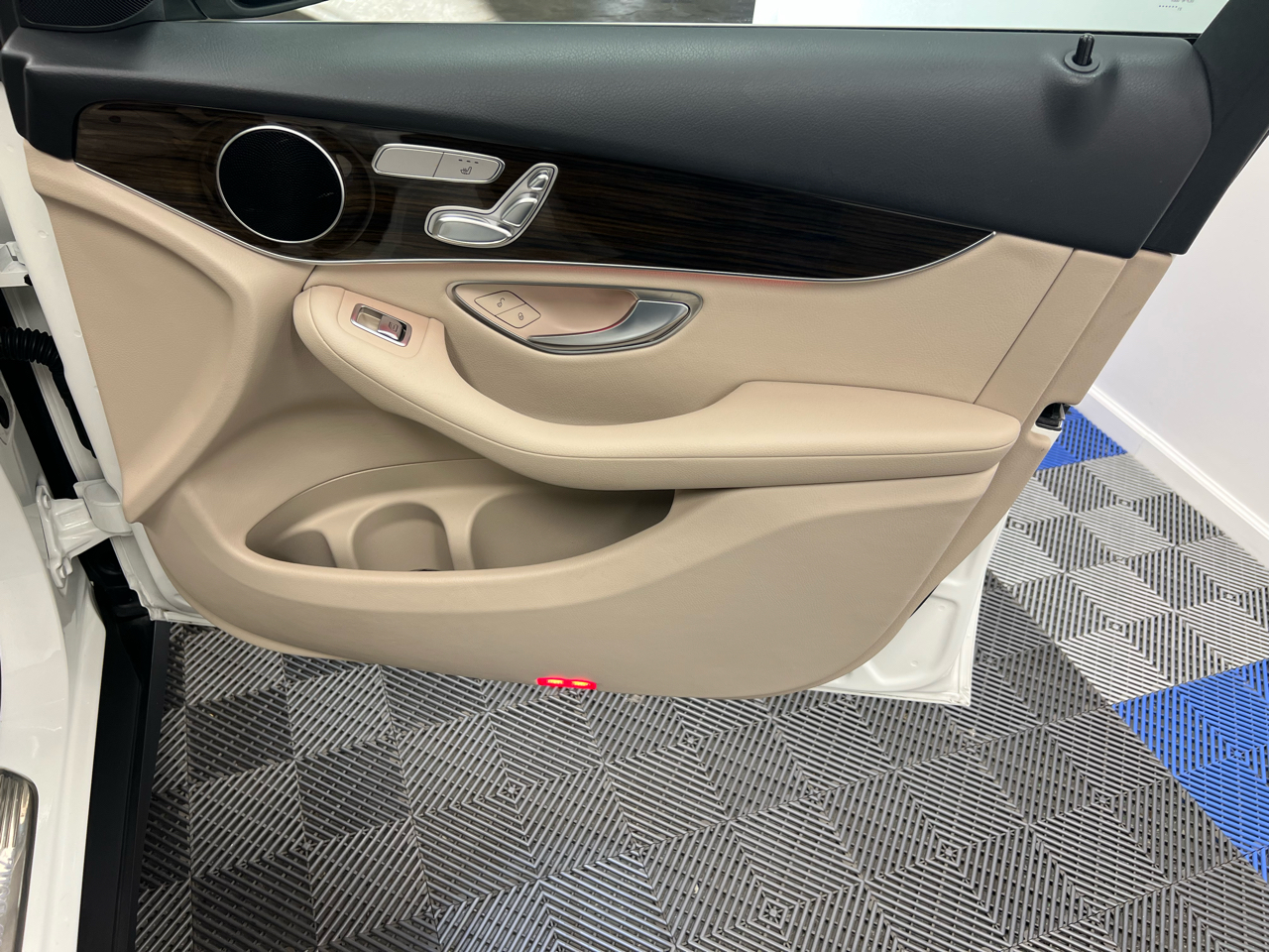 Mercedes-Benz GLC GLC 300 SUV 2021 Mercedes-Benz GLC GLC 300 SUV 2021