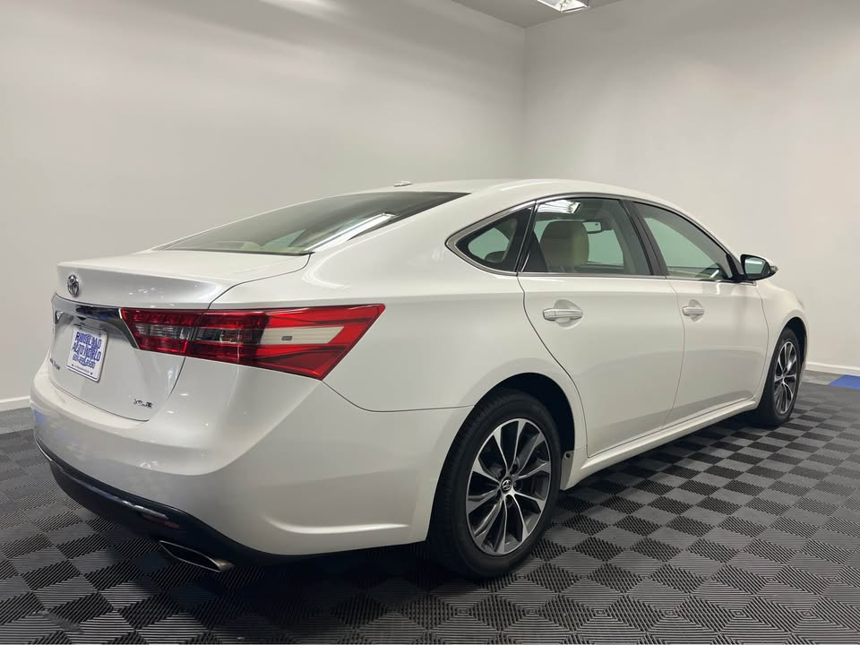 Toyota Avalon XLE Premium (Natl) 2017