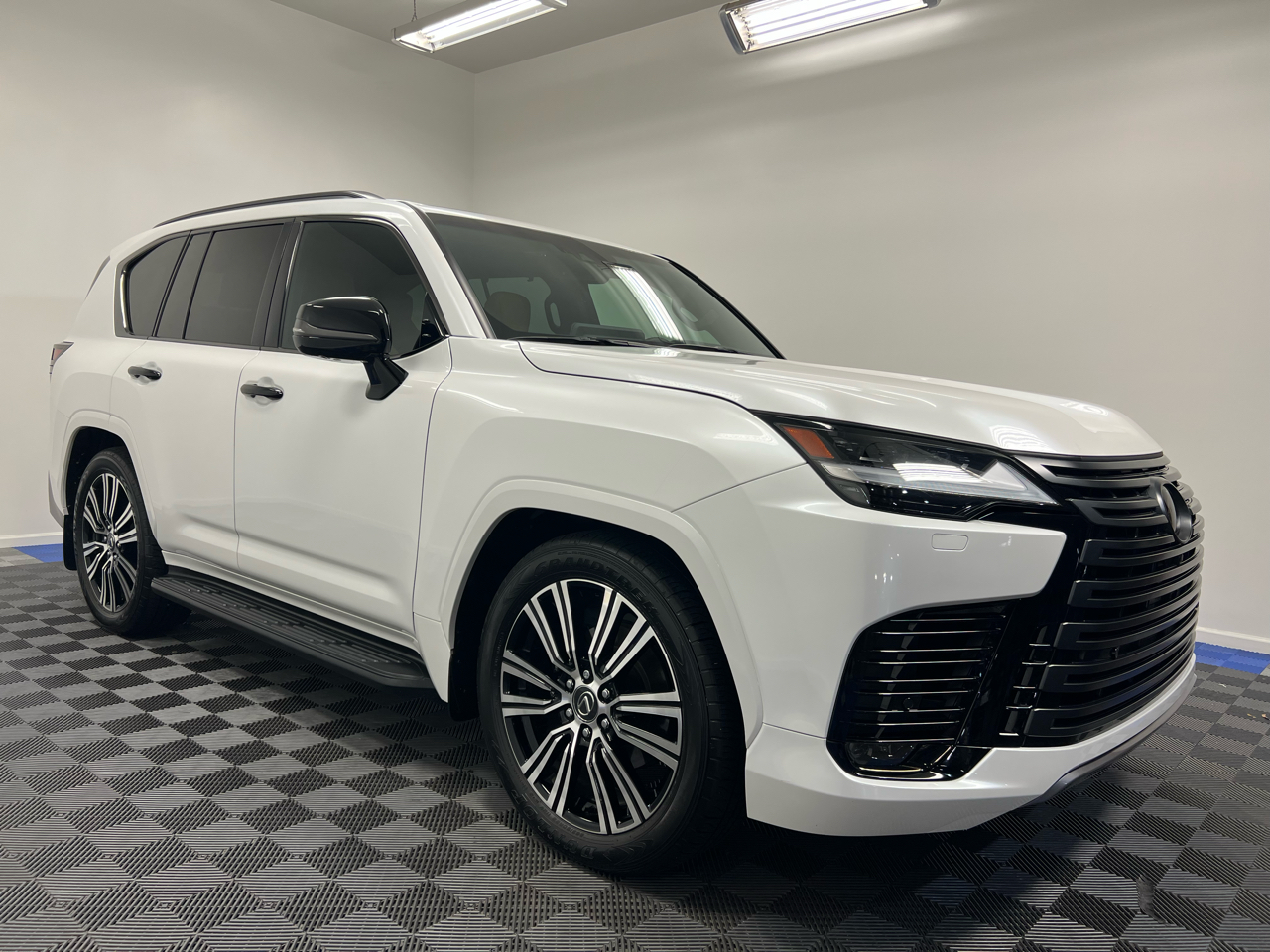 2024 Lexus LX LX 600 Luxury 4WD with Dual Screen Entertainment
