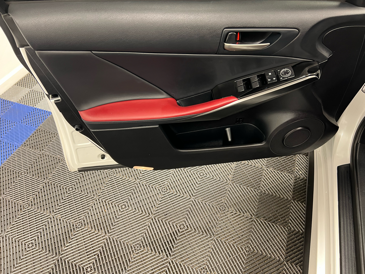 Lexus IS 300 4dr Sport Sdn Auto 2024