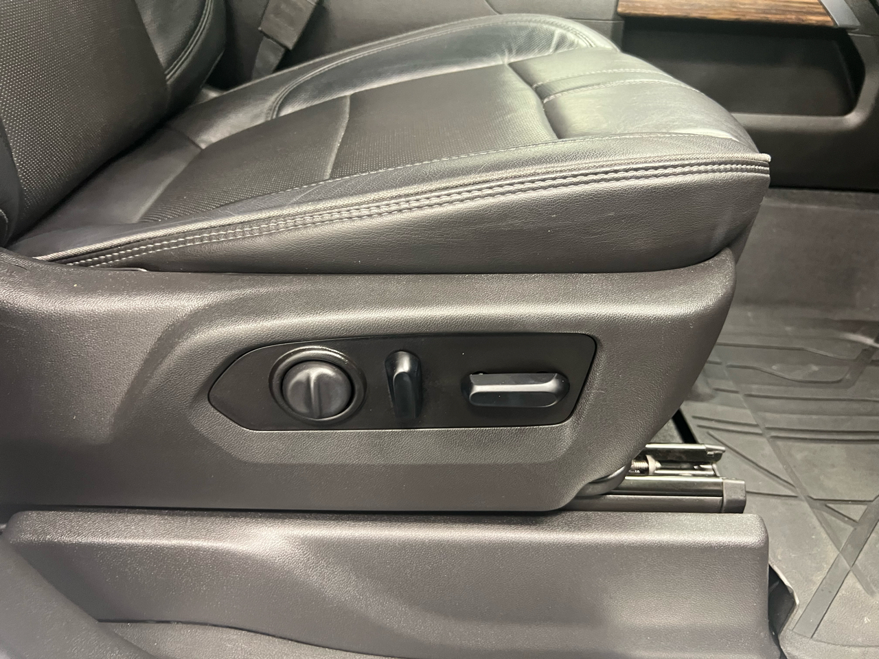 Chevrolet Silverado 1500 4WD Crew Cab 147" High Country 2020