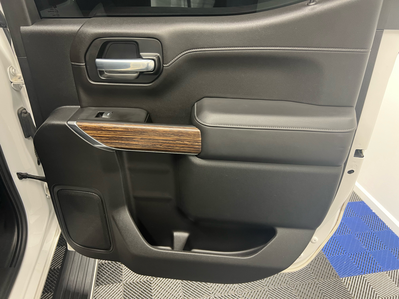 Chevrolet Silverado 1500 4WD Crew Cab 147" High Country 2020