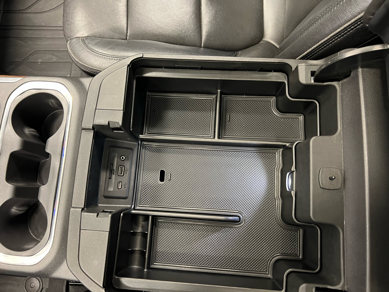 Chevrolet Silverado 1500 4WD Crew Cab 147" High Country 2020