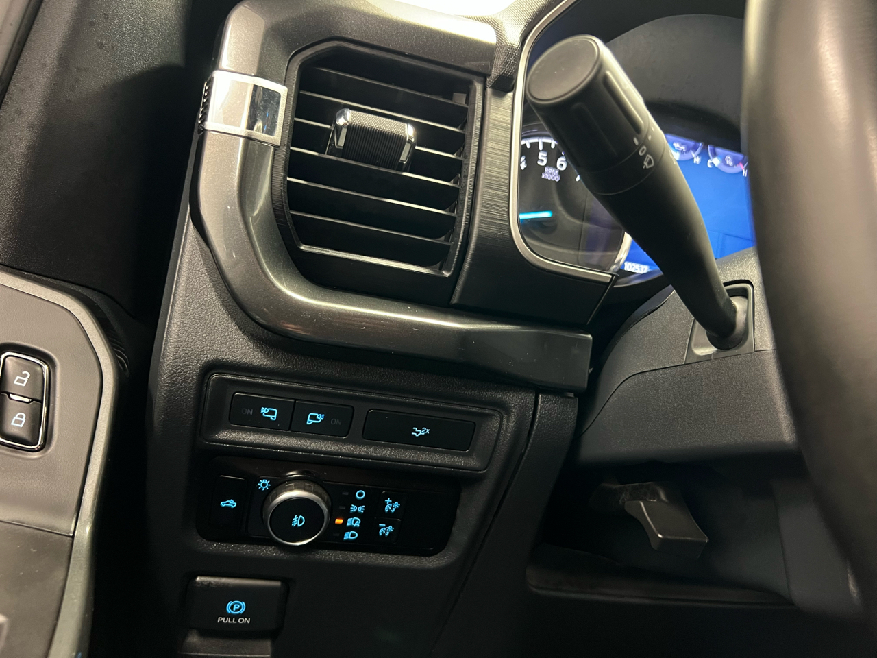 Ford F-150 XLT 4WD SuperCrew 5.5' Box 2023