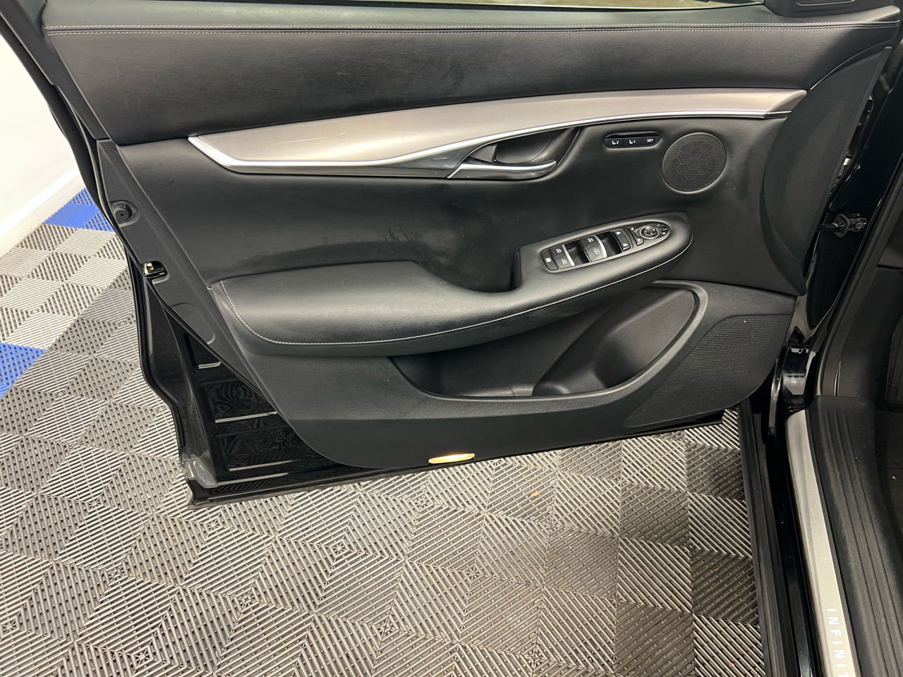 Infiniti QX50 LUXE FWD 2023