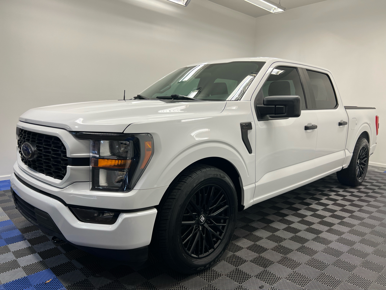 Ford F-150 STX 4WD SuperCrew 5.5' Box 2023
