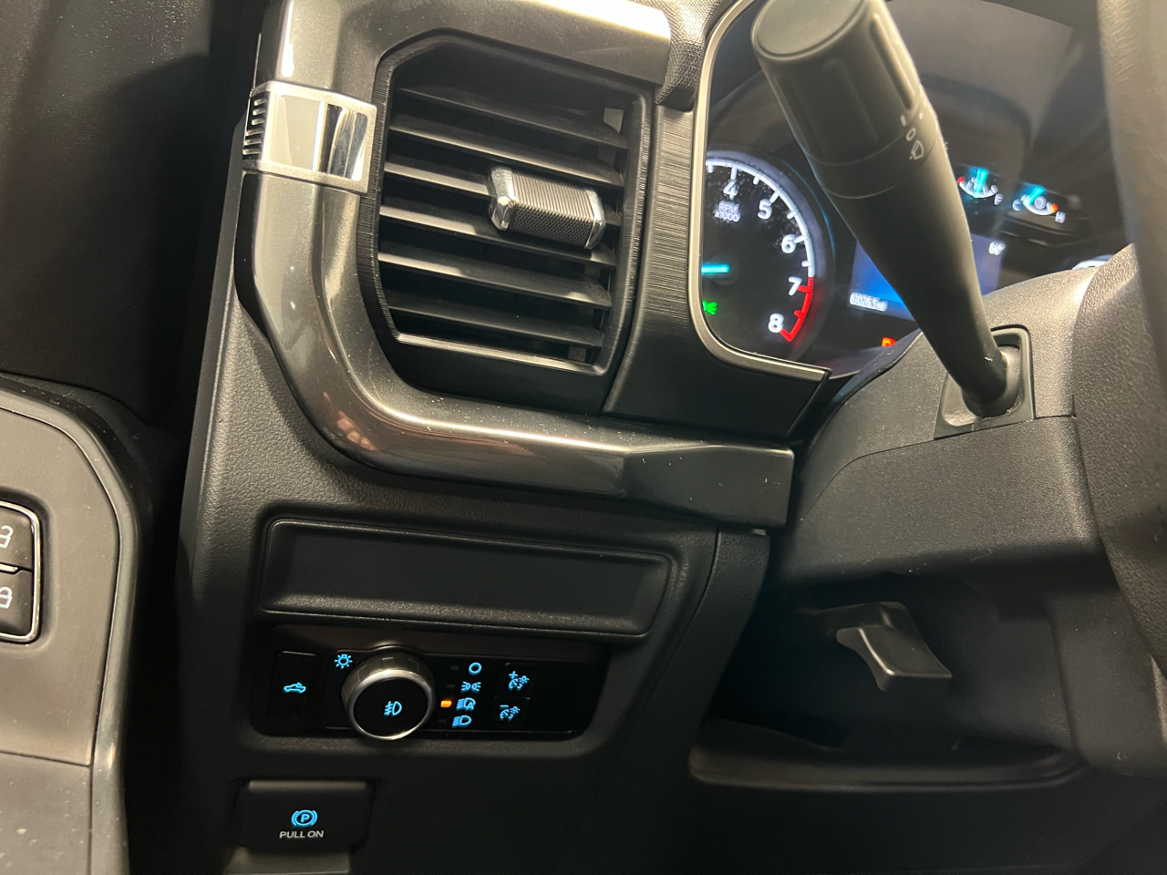 Ford F-150 STX 4WD SuperCrew 5.5' Box 2023