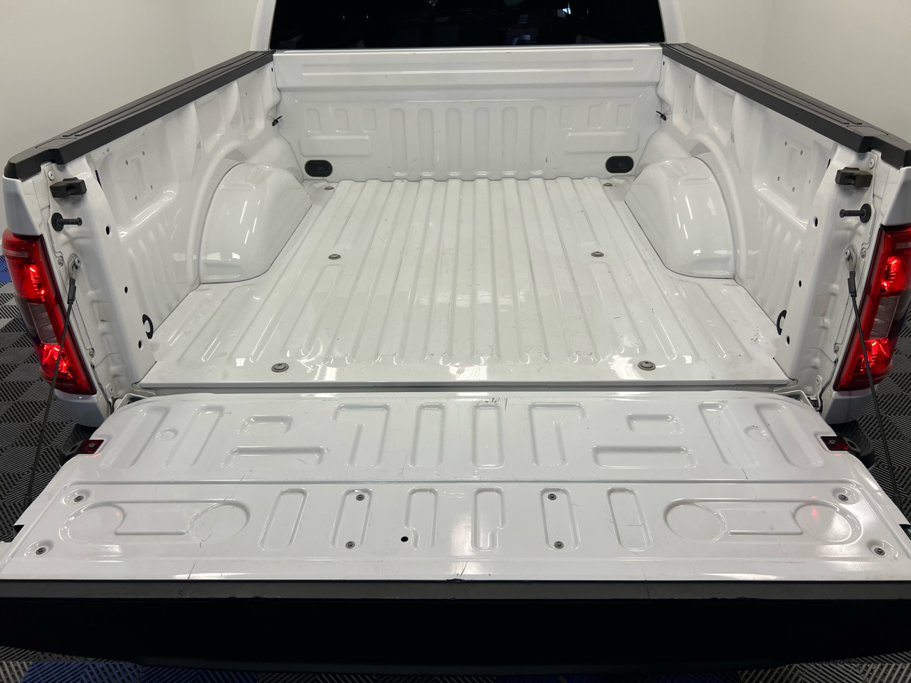 Ford F-150 STX 4WD SuperCrew 5.5' Box 2023