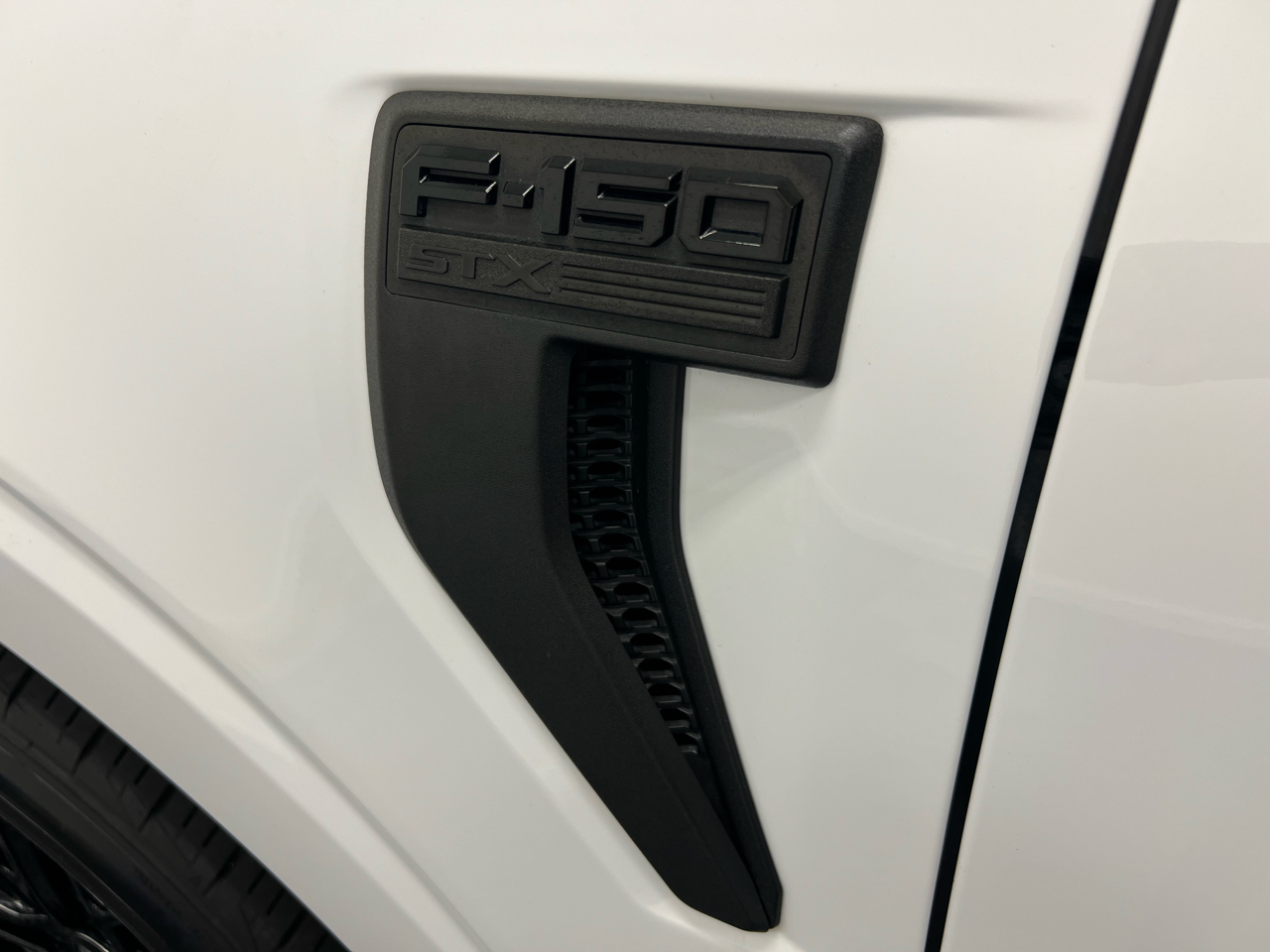 Ford F-150 STX 4WD SuperCrew 5.5' Box 2023