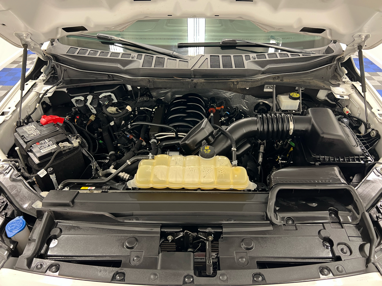 Ford F-150 STX 4WD SuperCrew 5.5' Box 2023