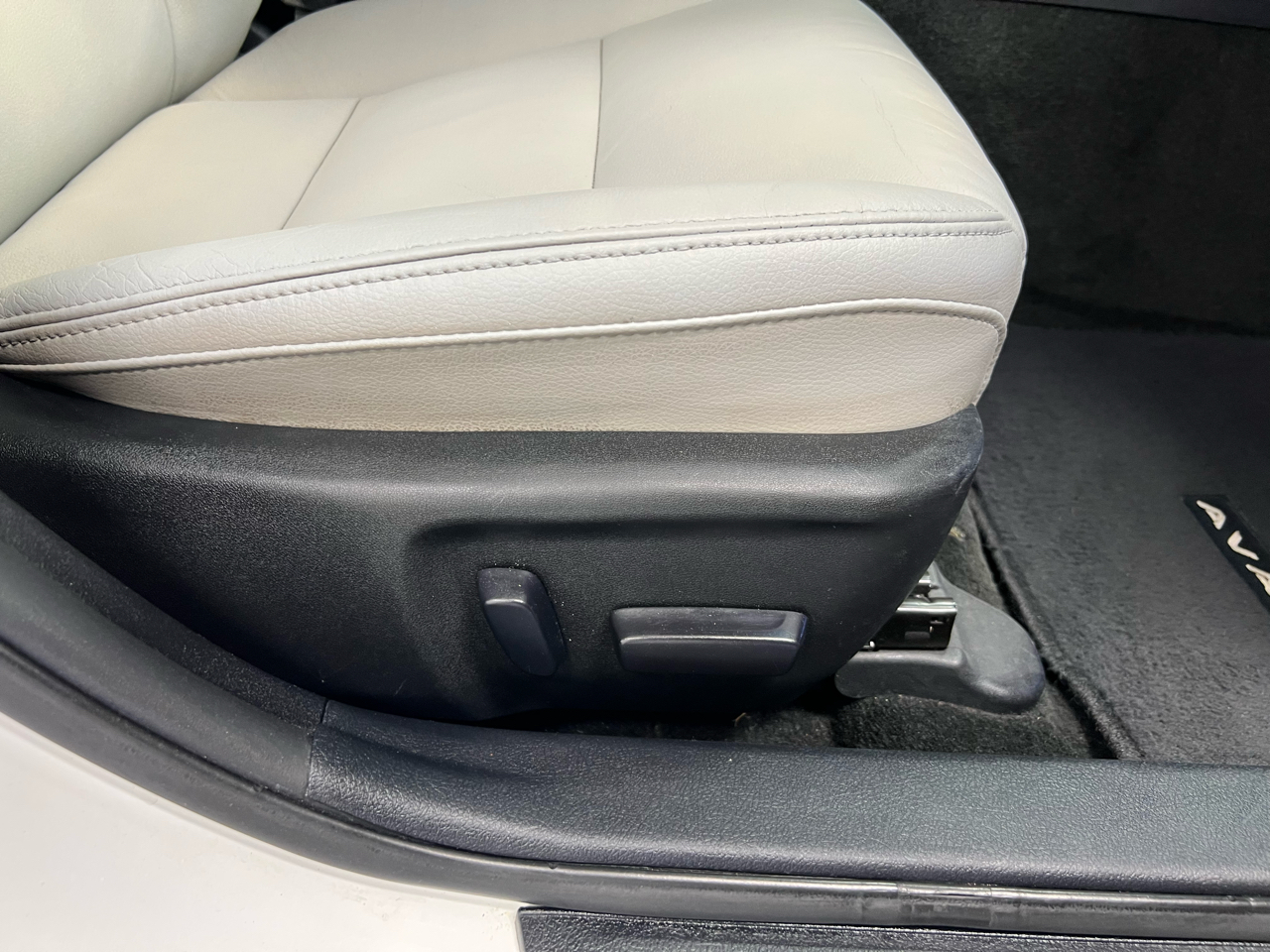 Toyota Avalon Touring 4D Sedan 2016