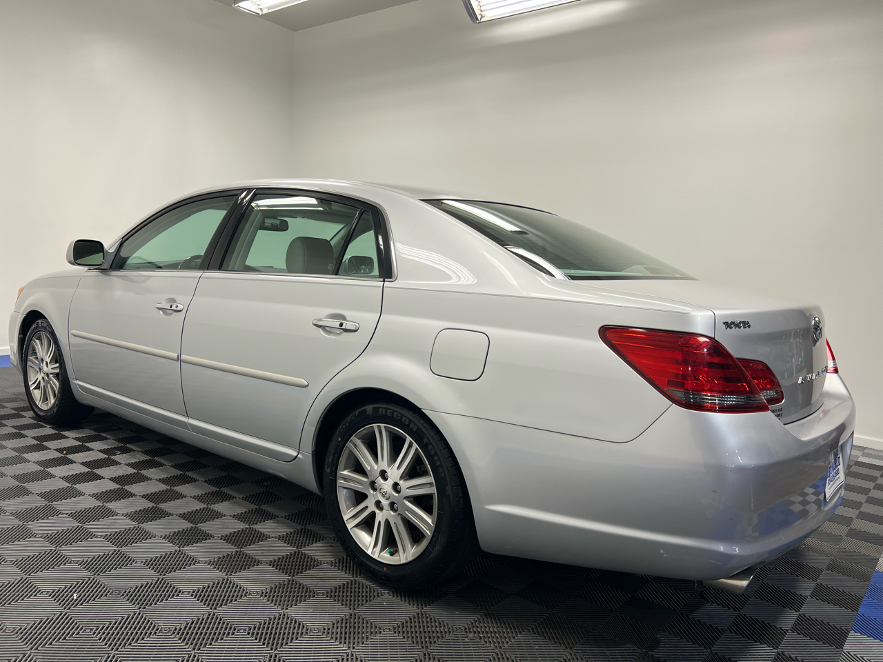 Toyota Avalon 4dr Sdn Limited (Natl) 2008