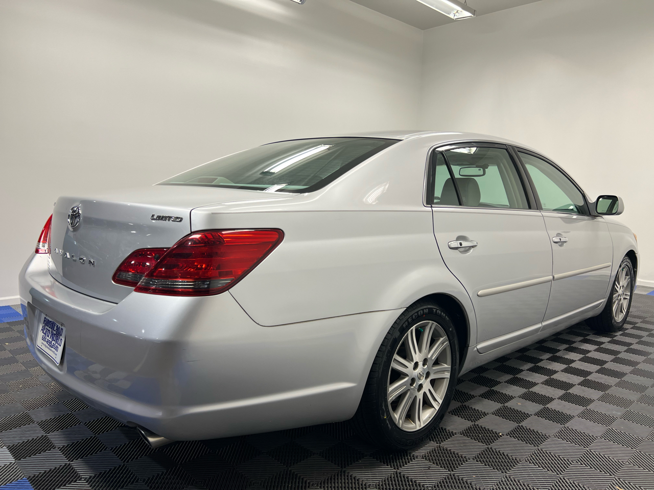 Toyota Avalon 4dr Sdn Limited (Natl) 2008