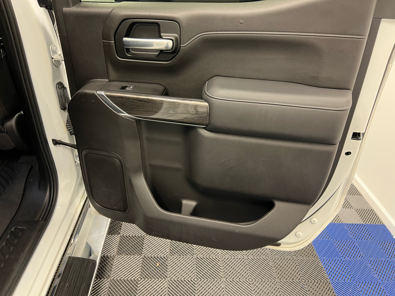 Chevrolet Silverado 1500 4WD Crew Cab 147" LTZ 2020