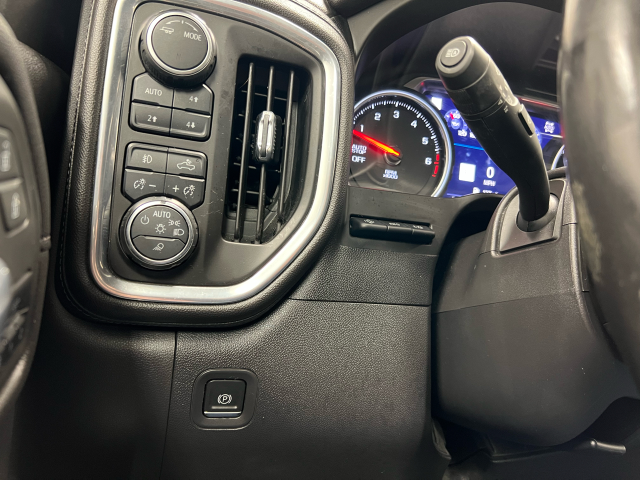 Chevrolet Silverado 1500 4WD Crew Cab 147" LTZ 2020