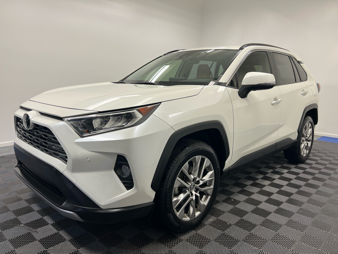 Toyota RAV4 Limited FWD (Natl) 2019