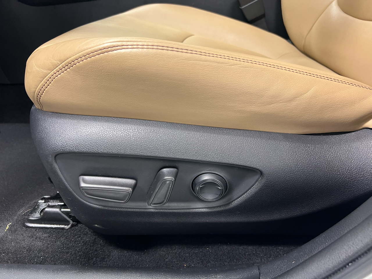 Toyota RAV4 Limited FWD (Natl) 2019