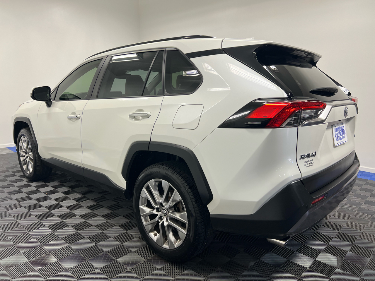 Toyota RAV4 Limited FWD (Natl) 2019