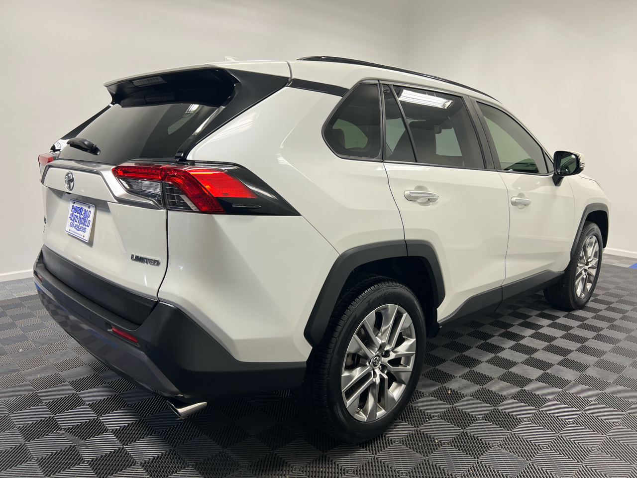 Toyota RAV4 Limited FWD (Natl) 2019