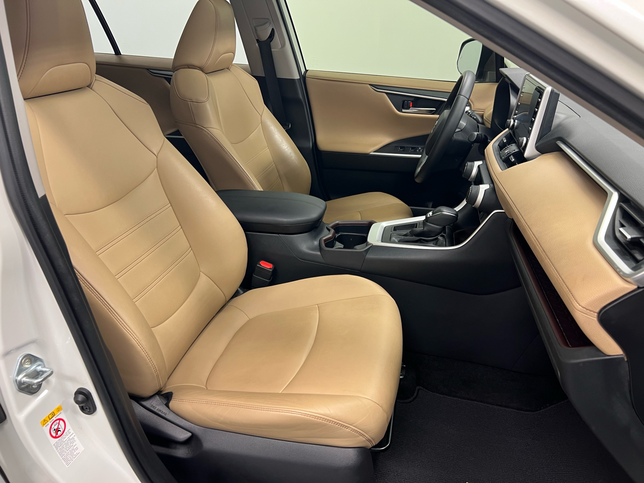 Toyota RAV4 Limited FWD (Natl) 2019