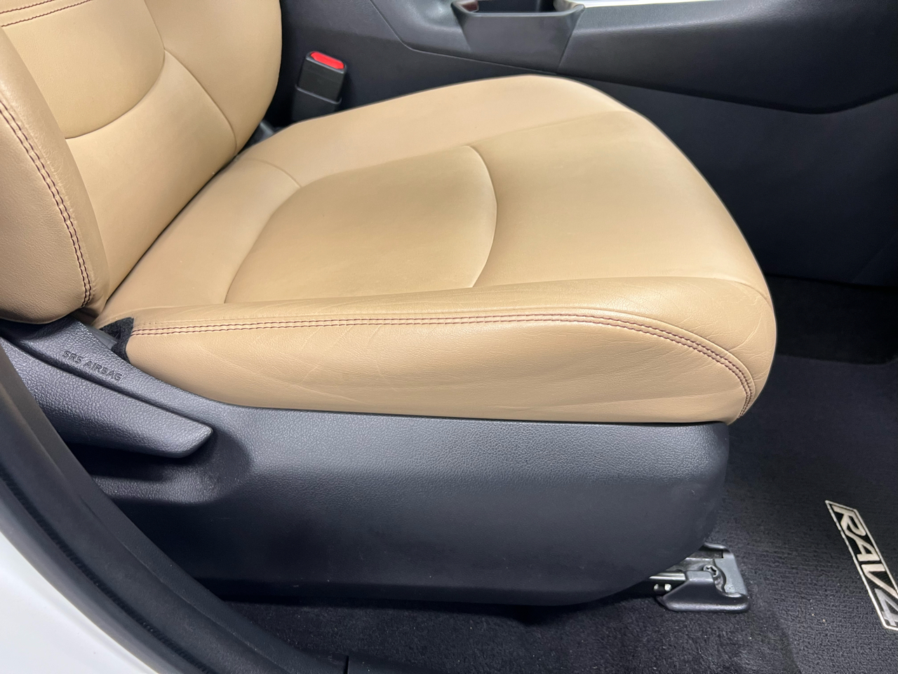 Toyota RAV4 Limited FWD (Natl) 2019