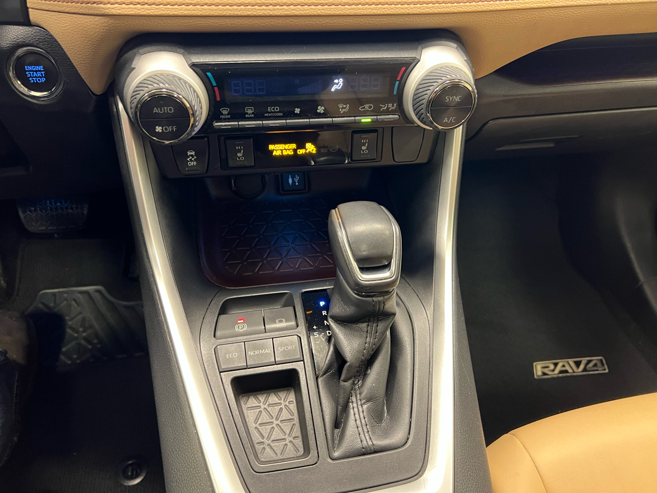 Toyota RAV4 Limited FWD (Natl) 2019