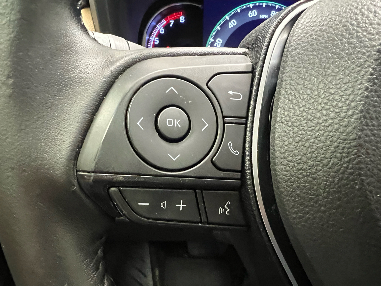 Toyota RAV4 Limited FWD (Natl) 2019