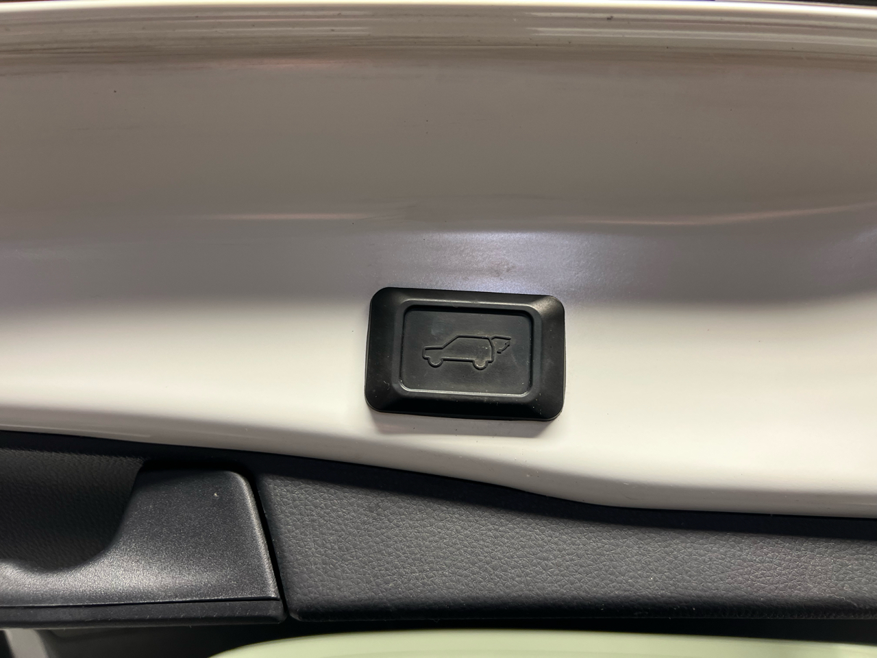 Toyota RAV4 Limited FWD (Natl) 2019