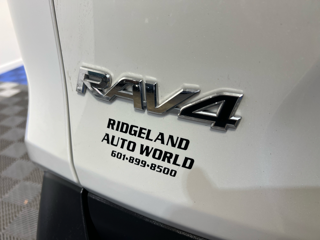 Toyota RAV4 Limited FWD (Natl) 2019
