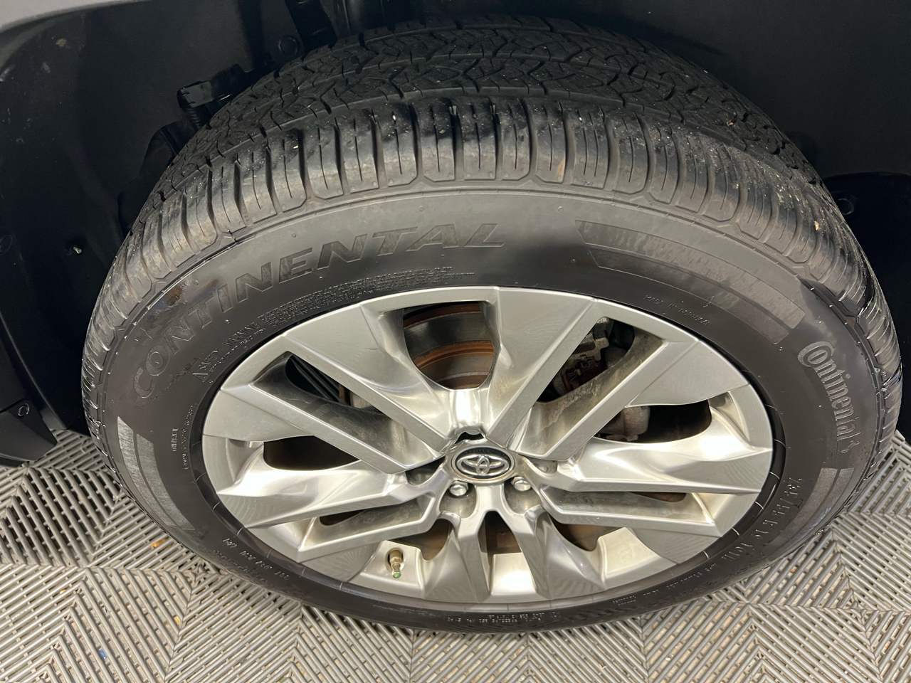 Toyota RAV4 Limited FWD (Natl) 2019