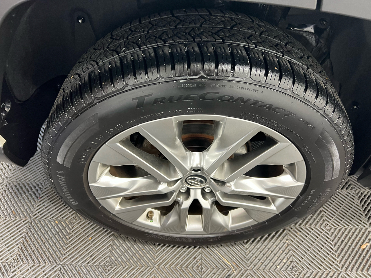 Toyota RAV4 Limited FWD (Natl) 2019