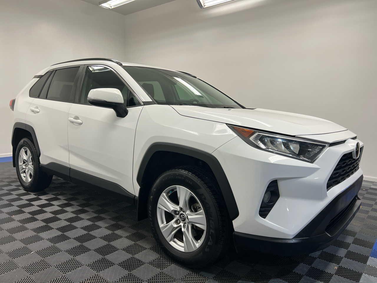 Toyota RAV4 XLE FWD (Natl) 2020