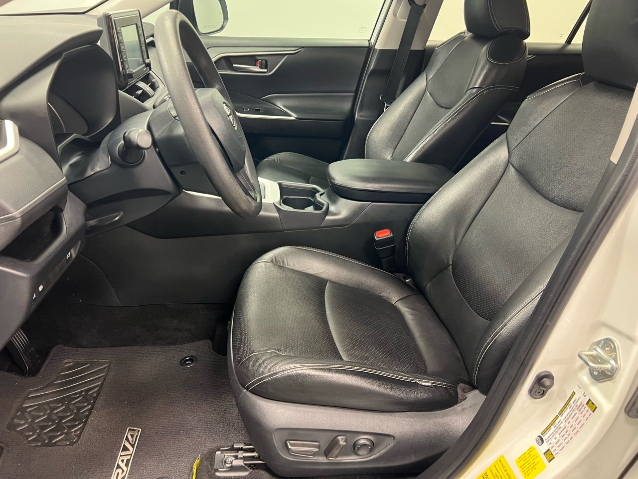 Toyota RAV4 XLE FWD (Natl) 2020