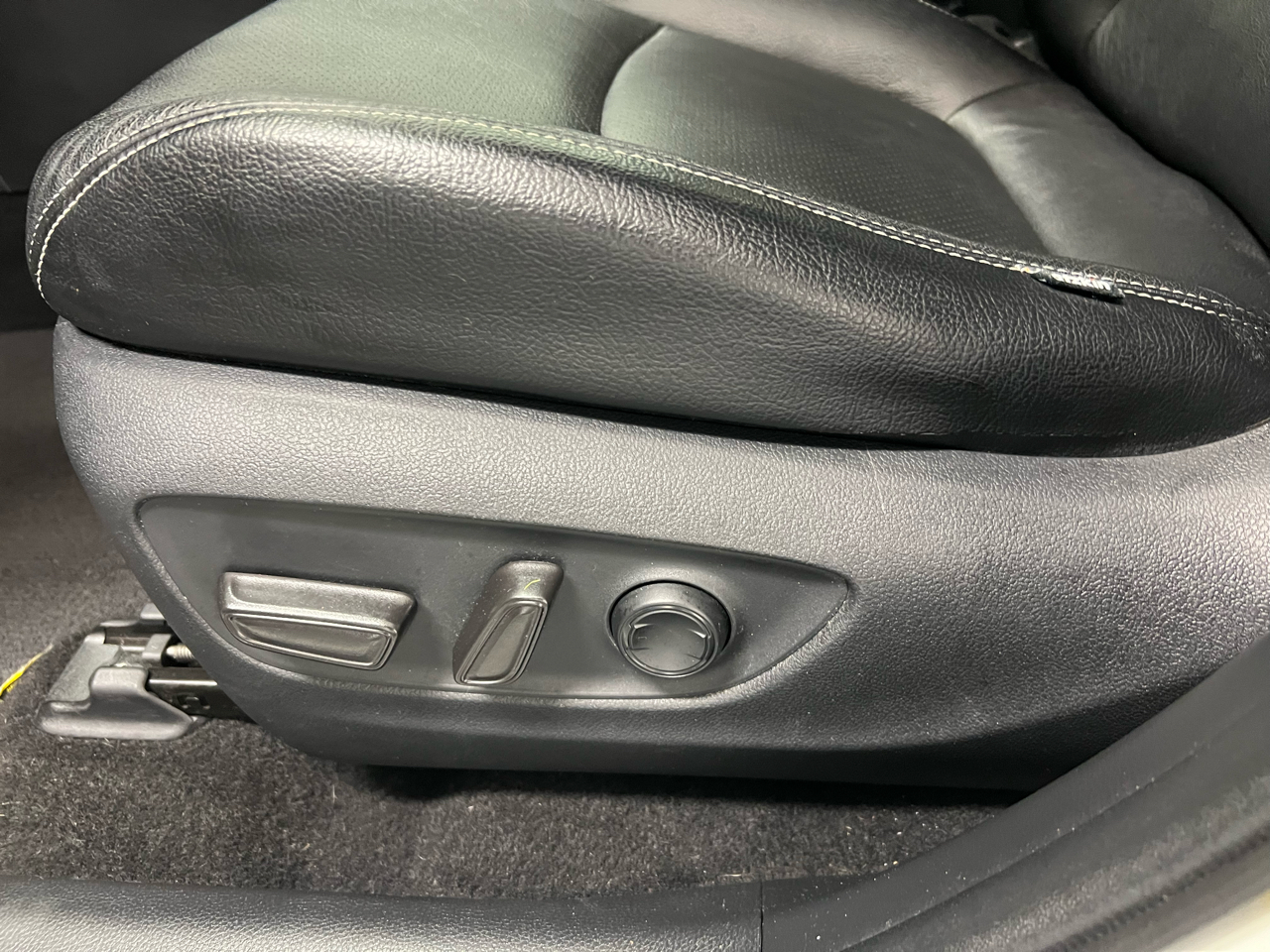 Toyota RAV4 XLE FWD (Natl) 2020