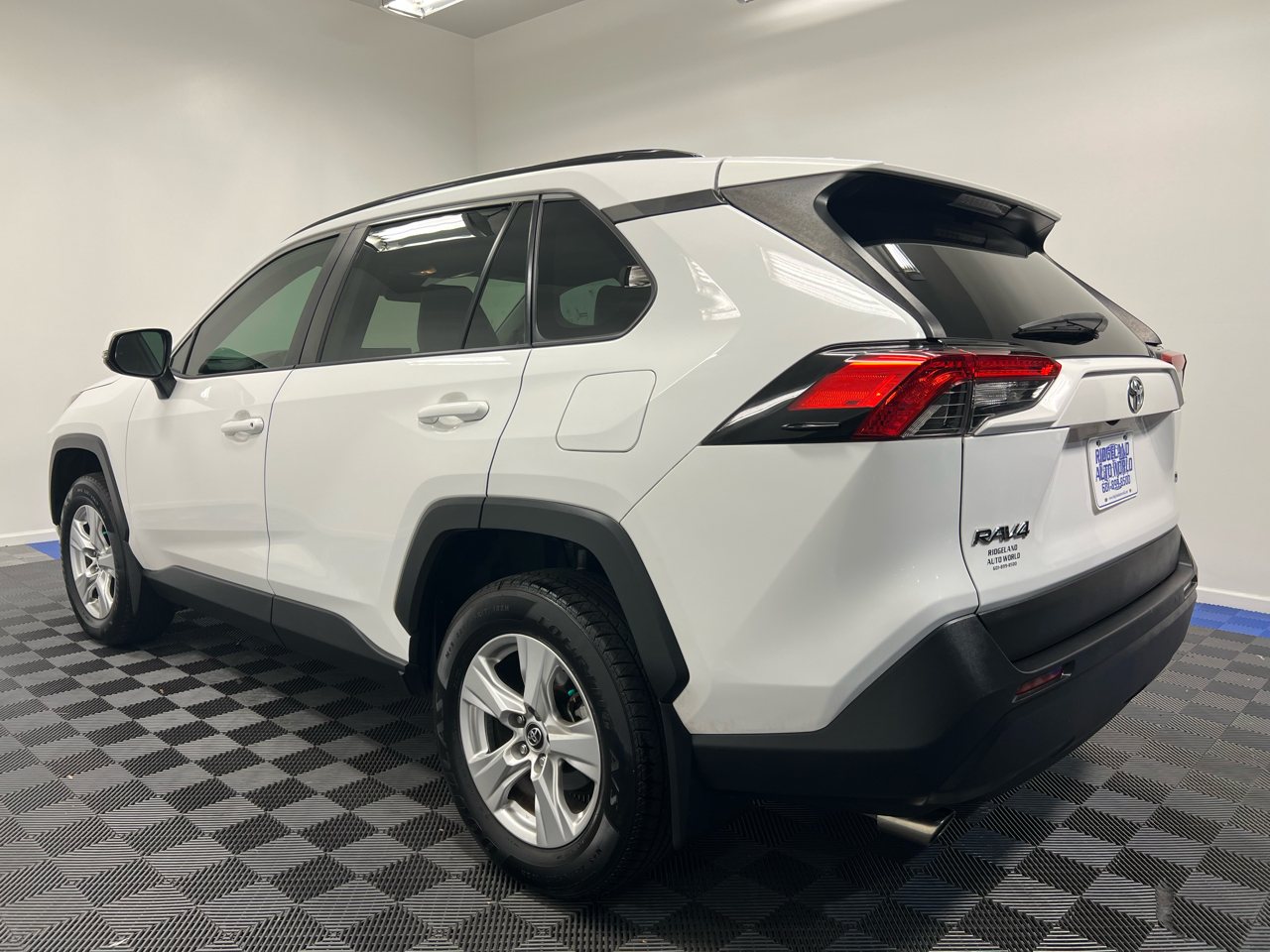 Toyota RAV4 XLE FWD (Natl) 2020