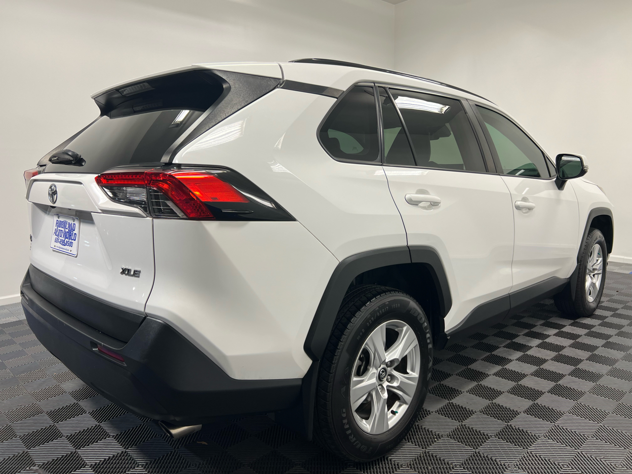 Toyota RAV4 XLE FWD (Natl) 2020