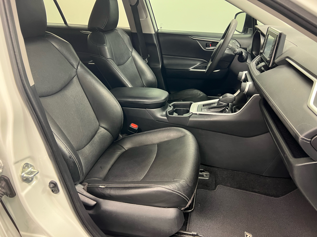 Toyota RAV4 XLE FWD (Natl) 2020