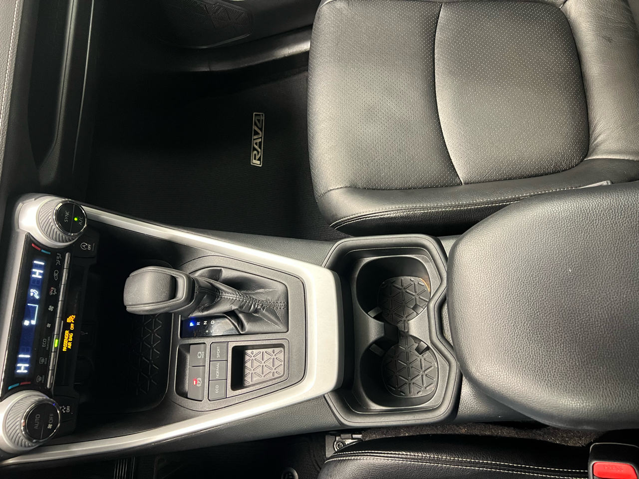 Toyota RAV4 XLE FWD (Natl) 2020