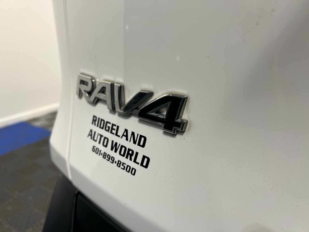 Toyota RAV4 XLE FWD (Natl) 2020