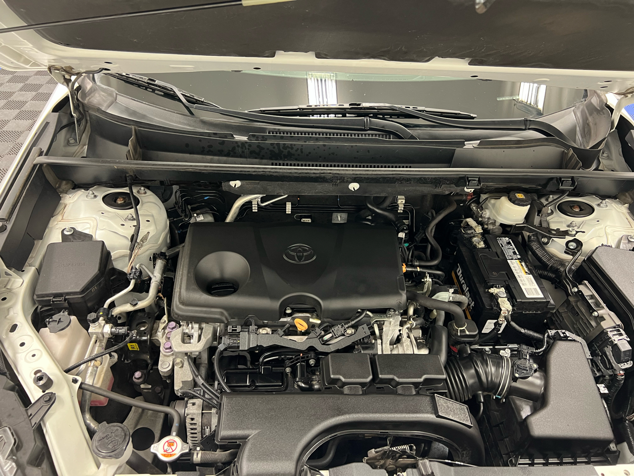 Toyota RAV4 XLE FWD (Natl) 2020