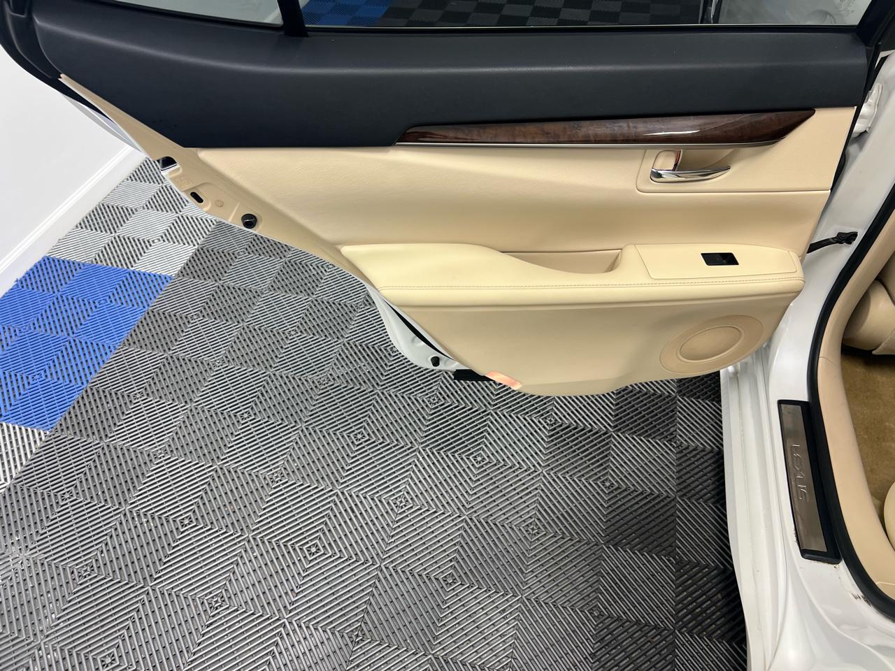 Lexus ES 350 4dr Sdn 2015