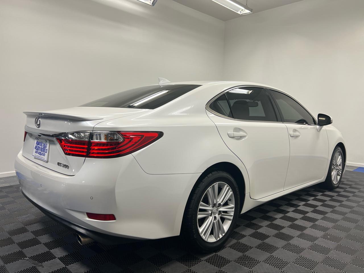 Lexus ES 350 4dr Sdn 2015