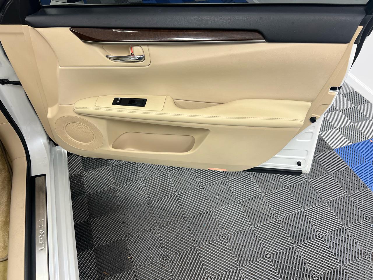 Lexus ES 350 4dr Sdn 2015