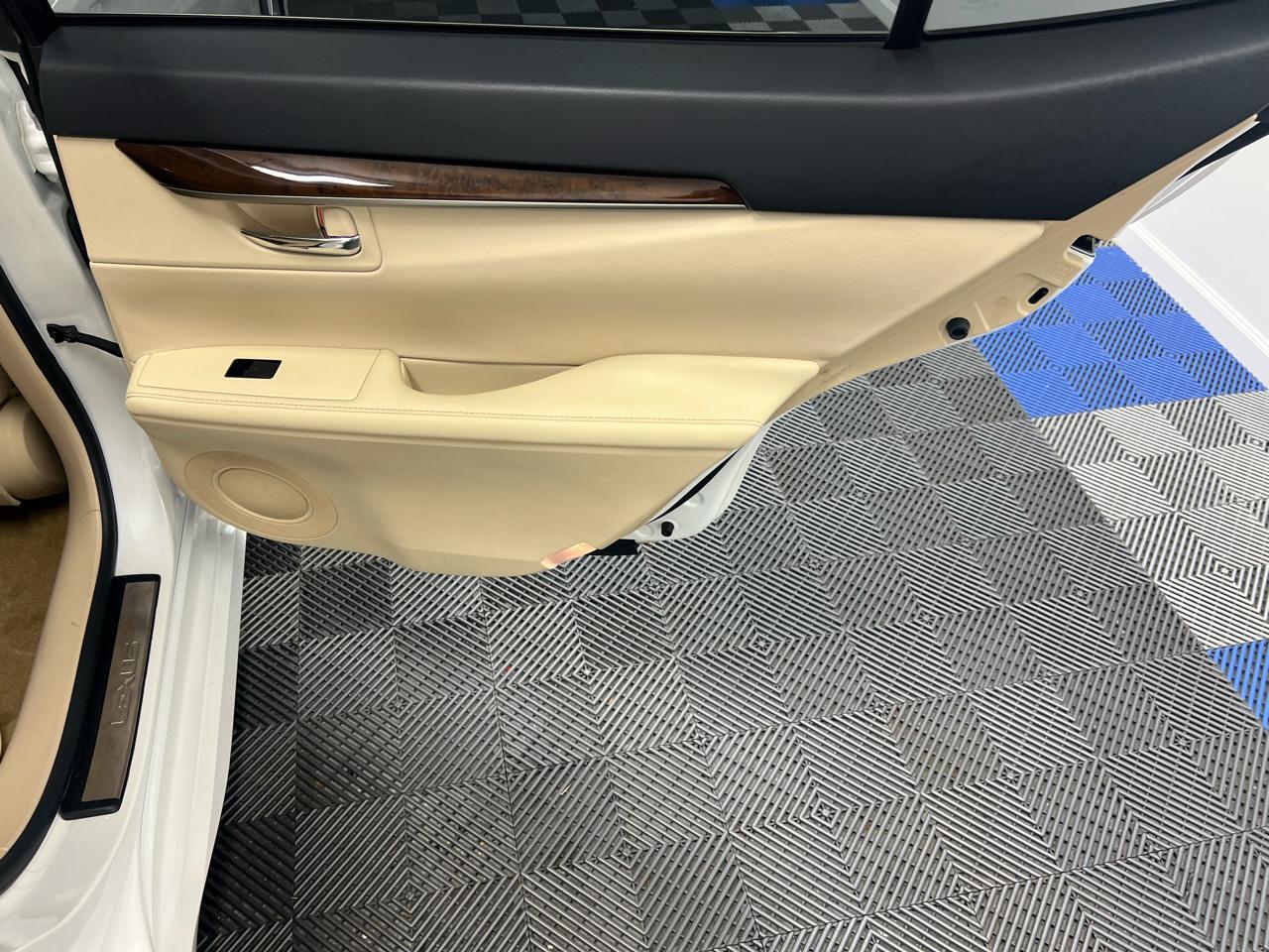 Lexus ES 350 4dr Sdn 2015