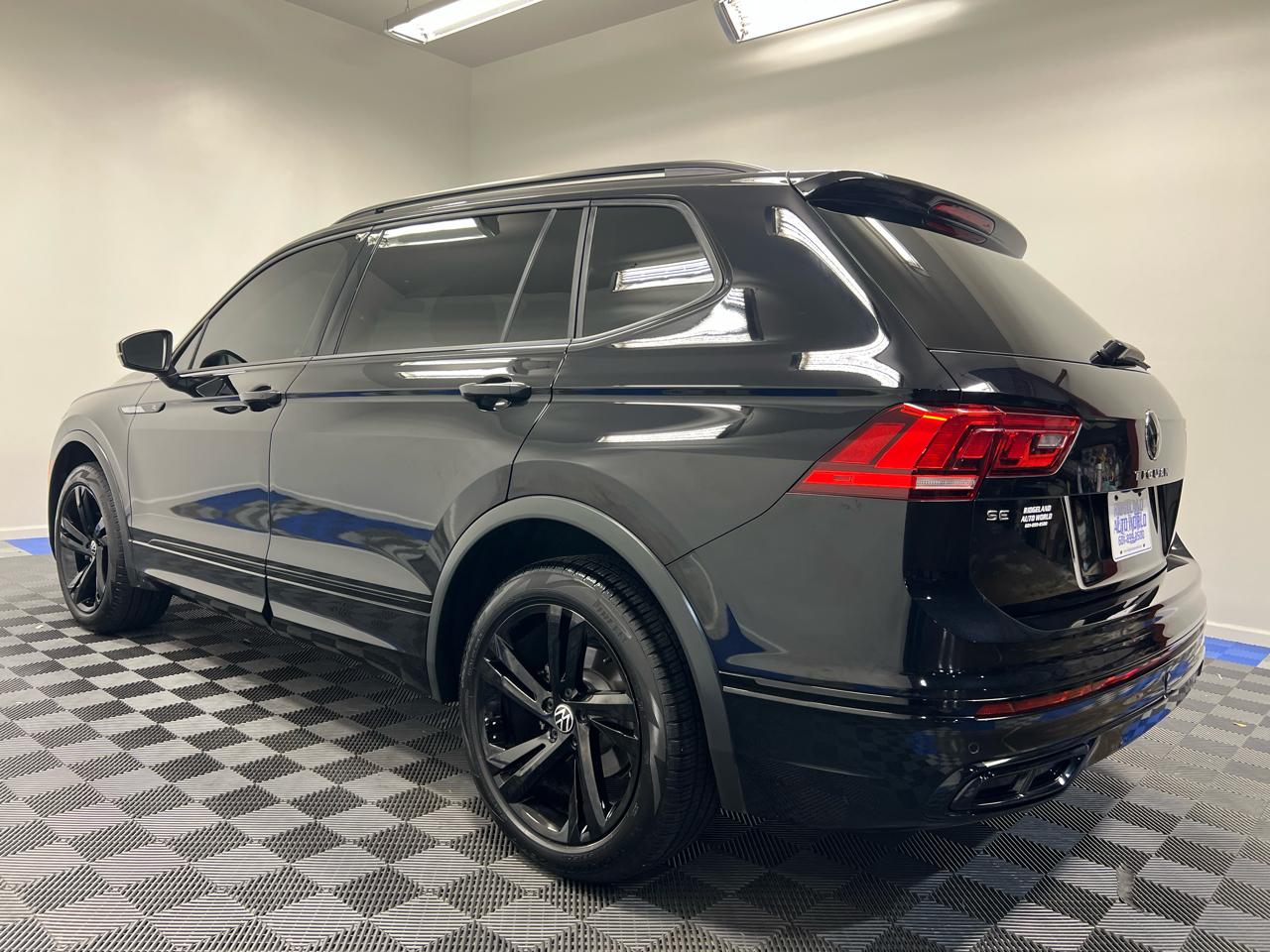 Volkswagen Tiguan 2.0T SE R-Line Black FWD 2023