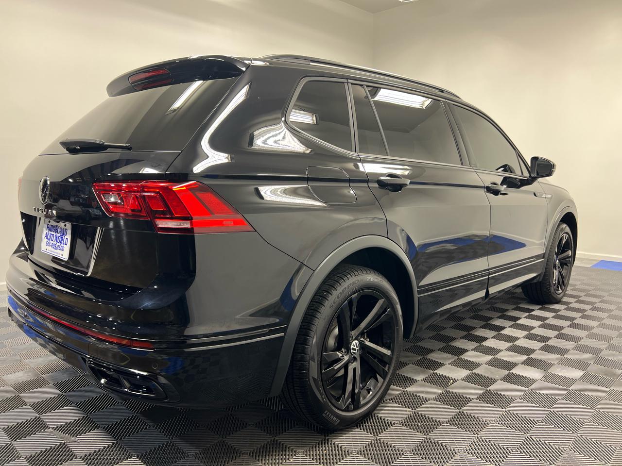 Volkswagen Tiguan 2.0T SE R-Line Black FWD 2023